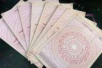 Sổ đỏ giả mà Công an thị xã Bến Cát đang thu giữ..