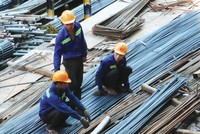 Thép chiếm khoảng 32 - 33% chi phí xây dựng; với công trình nhà chung cư xây thô, con số này dao động trong khoảng 29 - 30%.