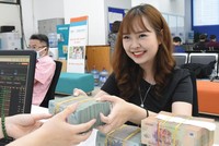 Điểm số và thanh khoản trên thị trường chứng khoán gần đây tăng mạnh, thu hút thêm dòng tiền. Ảnh: Dũng Minh.