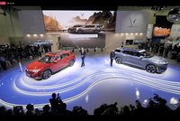 Vinfast VF e35 và VF e36 ra mắt hoành tráng tại sự kiện triển lãm Los Angeles Auto Show 2021