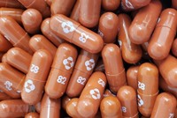 Thuốc kháng virus Molnupiravir dạng uống. (Ảnh: AFP/TTXVN).