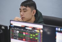 Dòng tiền lướt nhanh qua các nhóm cổ phiếu.