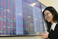 Dòng tiền đầu cơ gia tăng giúp cổ phiếu yếu kém cũng tăng giá mạnh.