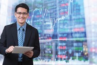 Ngoài các nguyên tắc đầu tư đã được chứng minh tính hiệu quả, sự thành công trên thị trường chứng khoán đòi hỏi kiến thức, kinh nghiệm, sự quyết đoán, dám đi ngược đám đông…