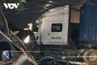 Xe Container đâm ô tô con đỗ bên đường khiến 2 người tử vong (Ảnh: Ban ATGT Quốc gia).