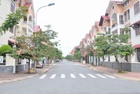 Việc giá đất tăng không chỉ khiến giá nhà ở liên tục tăng cao, mà còn ảnh hưởng tới nhiều hoạt động khác.