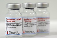 Vaccine ngừa COVID-19 của Moderna. (Ảnh: AFP/TTXVN).