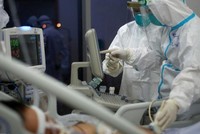 Thủ tướng yêu cầu Bộ Y tế tìm giải pháp ngăn chặn, đẩy lùi các trường hợp nhiễm Covid-19 chuyển nặng và tử vong.