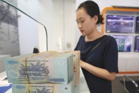 Nhiều ý kiến cho rằng, thị trường biến động mạnh thời điểm cuối năm là do “cuộc chơi” của những “tay to”.