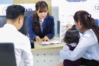 Nhiều nhà băng ghi nhận lãi lớn từ mảng dịch vụ, trong đó đóng góp chính là nguồn thu từ kênh bancassurance (bán bảo hiểm).