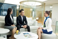 Chung tay cùng khách hàng cũng là cách ngân hàng “tự cứu mình”.