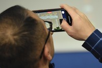 Các cổ phiếu “nóng” vẫn đang thu hút nhà đầu tư, nhưng dòng tiền dần chuyển dịch sang nhóm cổ phiếu cơ bản.