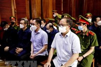 Các bị cáo tại phiên tòa ngày 4/1/2022. (Ảnh: Thành Chung/TTXVN).