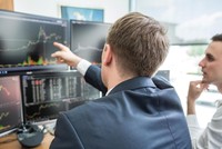 Rủi ro lớn nhất đối với thị trường chứng khoán toàn cầu trong năm 2022 đến từ việc các ngân hàng trung ương có thể thay đổi chính sách tiền tệ.