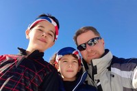 Lời chào nồng ấm từ Tim và các con tới độc giả Báo Đầu tư Chứng Khoán nhân dịp xuân mới.