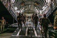 Nhóm binh sỹ tăng cường của Mỹ tới thành phố Wiesbaden (Đức) ngày 4/2/2022 - động thái liên quan đến cuộc khủng hoảng Ukraine. (Ảnh: AFP/TTXVN).