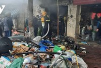 Ngọn lửa đã thiêu rụi nhiều tài sản, vật dụng phía trong.