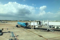 Chuyến bay quốc tế thường lệ đầu tiên được nối lại sau khi Việt Nam dỡ bỏ hạn chế tần suất bay quốc tế là VN675 do Vietnam Airlines thực hiện từ TP HCM đi Kuala Lumpur (Malaysia).