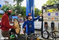 Giá xăng dầu lại tiếp tục tăng mạnh từ chiều nay (21/2) sau khi đã đạt ở mức cao nhất 8 năm (Ảnh: Mạnh Quân).