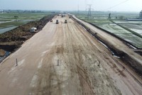 Thi công cao tốc Bắc - Nam đoạn Diễn Châu - Bãi Vọt.