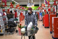 Người dân mua sắm tại một siêu thị ở Đức. (Ảnh: AFP/TTXVN).