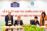 Ông Võ Bình Nguyên – Chủ tịch Fibo Capital Việt Nam cùng ông Nguyễn Gia Long – Chủ tịch HĐQT Công ty CP Tập đoàn TNT ký kết biên bản hợp tác.