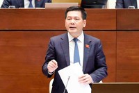 Bộ trưởng Bộ Công thương Nguyễn Hồng Diên trả lời chất vấn.