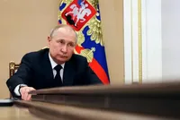 Tổng thống Nga Vladimir Putin chủ trì cuộc họp với các thành viên chính phủ ở Moscow hôm 10/3 (Ảnh: AP).