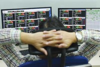 Thị trường đang trong trạng thái đi ngang, nhiều cổ phiếu “tiến một bước, lùi hai bước”.