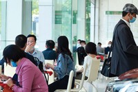 Ô tô lắp ráp trong nước đang hưởng lợi lớn từ chính sách giảm 50% phí trước bạ.