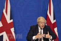 Thủ tướng Anh Boris Johnson phát biểu tại hội nghị trực tuyến ở London, Anh. (Ảnh: AFP/TTXVN)