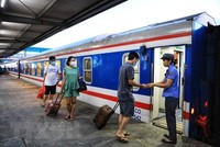 Ngành đường sắt có kế hoạch tăng cường một số chuyến tàu nhằm phục vụ nhu cầu hành khách dịp 30/4-1/5. (Ảnh: Thành Đạt/TTXVN).