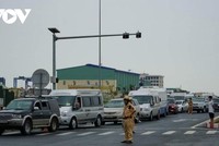 Phà Gót, nối giữa đảo Cát Hải (phía thành phố Hải Phòng) và đảo Cát Bà thường xuyên ùn tắc trong các dịp nghỉ lễ.