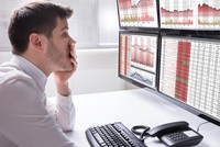 Chứng khoán Mỹ điều chỉnh mạnh trước sức ép của lạm phát và lãi suất tăng.