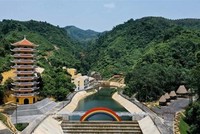 Khu du lịch sinh thái Cổng Trời, huyện Đông Giang, tỉnh Quảng Nam đã mở cửa đón khách dịp lễ 30/4 và 1/5. (Ảnh: Đoàn Hữu Trung/TTXVN)