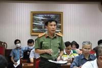 Đại diện Công an tỉnh thông tin về việc CDC Đắk Lắk mua kit xét nghiệm của Việt Á. (Nguồn: vtv.vn).