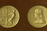 Huy chương Pulitzer. (Nguồn: poynter.org).