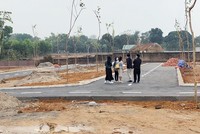 Giá bất động sản leo thang và lập mặt bằng giá mới ở nhiều nơi, song lượng giao dịch rất ít.