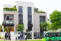 Nhà đầu tư tìm hiểu về dự án.