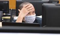 Sống sót trong “bão tố”