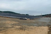 Dự án xử lý triệt để ô nhiễm môi trường do rác thải sinh hoạt tại các khu vực trọng điểm trên địa bàn tỉnh Thừa Thiên Huế thi công ngổn ngang, chậm tiến độ. Chủ đầu tư “sốt ruột”, trong khi các nhà thầu lại “đủng đỉnh”…