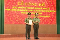 Thiếu tướng Lê Văn Tuyến, Thứ trưởng Bộ Công an trao quyết định của Bộ trưởng Bộ Công an về việc thành lập Phòng An ninh mạng và phòng, chống tội phạm sử dụng công nghệ cao, Công an tỉnh Thái Bình.