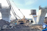 Công trình xây dựng cầu Trần Hoàng Na bắc qua sông Cần Thơ, nối liền 2 quận Cái Răng và Ninh Kiều (TP. Cần Thơ)