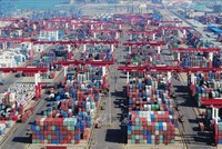 Cảng container ở Thanh Đảo, tỉnh Sơn Đông, Trung Quốc. Ảnh: THX/TTXVN.