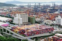 Một cảng hàng hóa tại tỉnh Quảng Đông, Trung Quốc. (Ảnh: AFP/TTXVN)