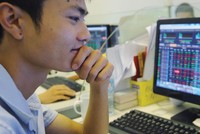 Nhà đầu tư phấn khởi khi thị trường đã lấy lại được sắc xanh.