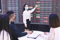 Thị trường chứng khoán tháng 4/2022 giảm điểm, nhưng số lượng nhà đầu tư tiếp tục tăng, với hơn 232.000 tài khoản mở mới