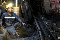 Giá than toàn cầu neo ở vùng 400 USD/tấn do chênh lệch cung - cầu.