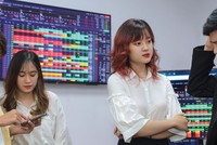 Tâm lý đầu tư của các cá nhân thường bị ảnh hưởng bởi những tin đồn.