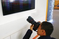 Phóng viên mảng chứng khoán cũng như nhà đầu tư cùng “ăn ngủ nghỉ” với thị trường.